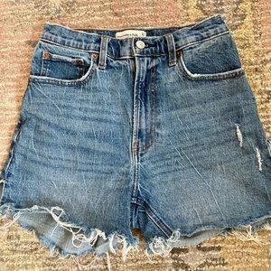 A&F High Rise 4” Curve Love Shorts - Size 27